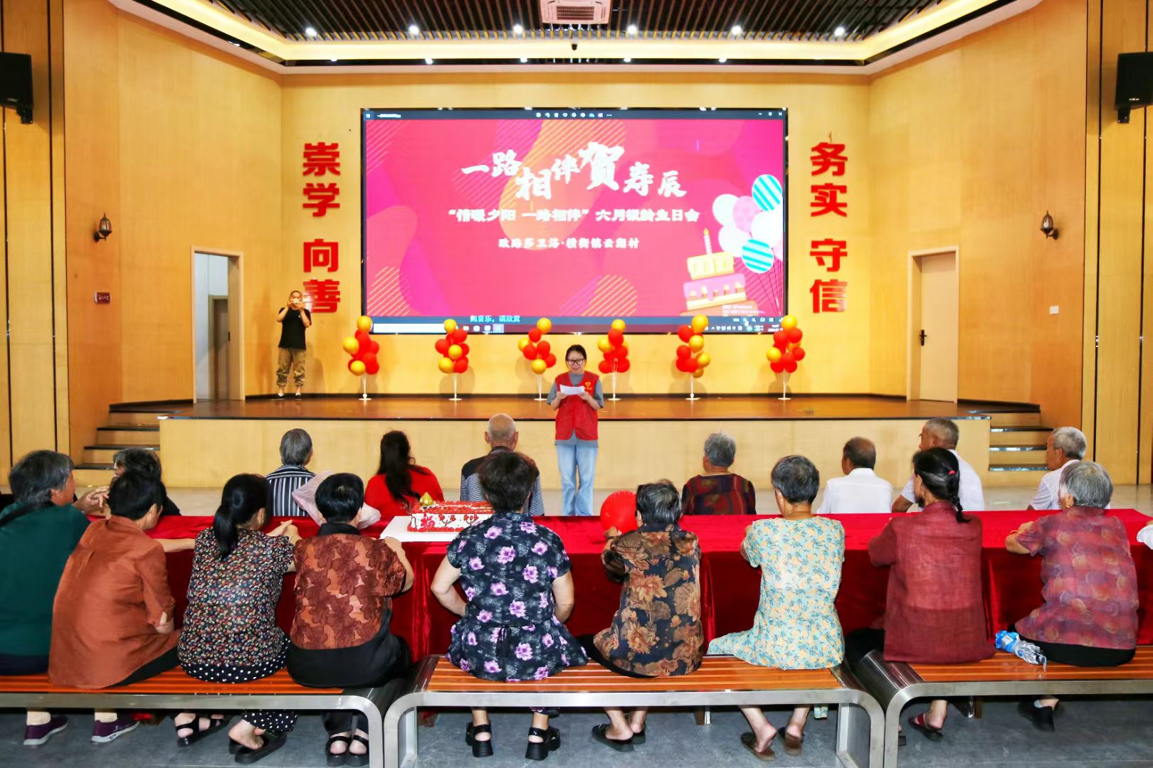 『情暖夕阳.爱驻云湖 』 尊龙凯时温暖常伴