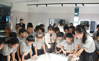 莘莘学子走进尊龙凯时，感受智造魅力