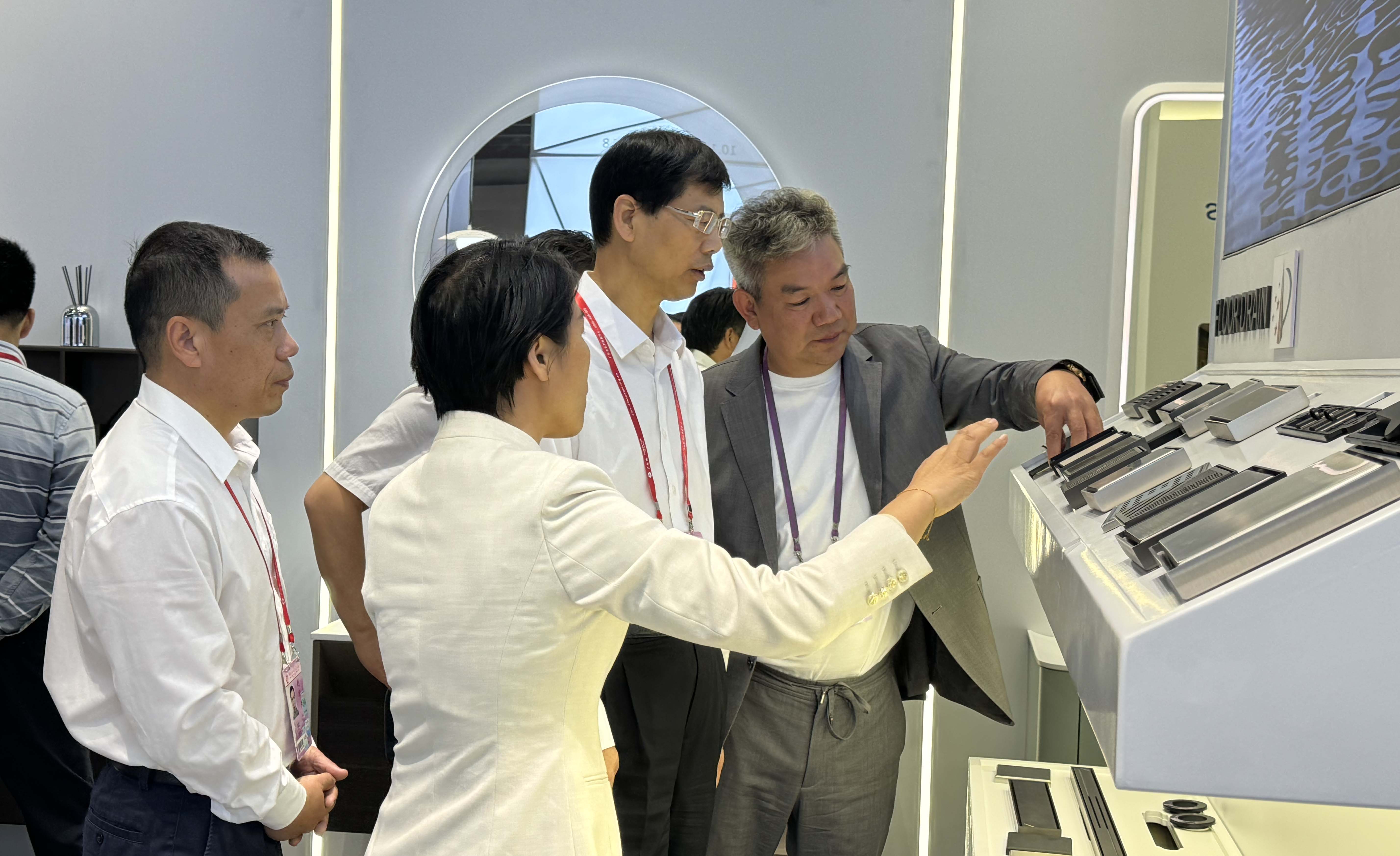 ?省贸促会会长一行莅临 z6尊龙凯时实力亮相第136届广交会